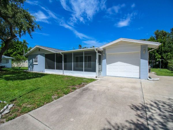Stunning 3 Bedroom Bungalow Sleeps 6 Guests