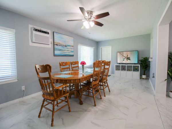 Stunning 3 Bedroom Bungalow Sleeps 6 Guests