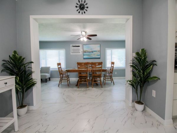 Stunning 3 Bedroom Bungalow Sleeps 6 Guests