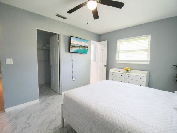 Stunning 3 Bedroom Bungalow Sleeps 6 Guests
