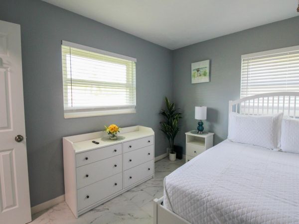 Stunning 3 Bedroom Bungalow Sleeps 6 Guests