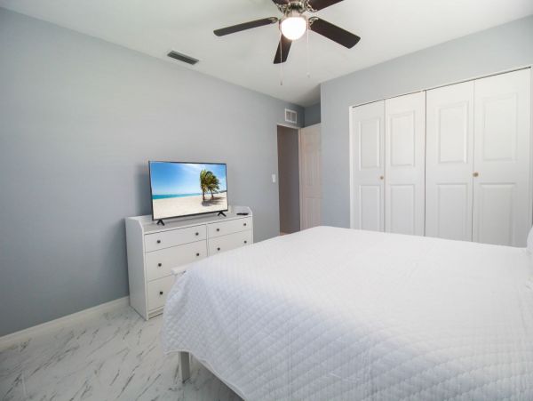 Stunning 3 Bedroom Bungalow Sleeps 6 Guests