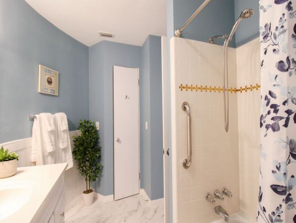 Stunning 3 Bedroom Bungalow Sleeps 6 Guests