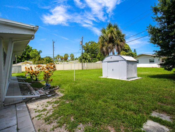 Stunning 3 Bedroom Bungalow Sleeps 6 Guests