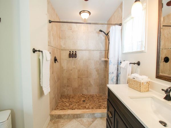Single Level Private Pool Vacation Home with 3 Bedrooms