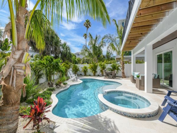 Anna Maria Vacation Pool Home Five Bedroom Walk to Beach