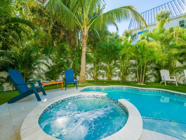 Anna Maria Vacation Pool Home Five Bedroom Walk to Beach