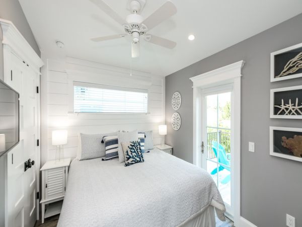 Anna Maria Vacation Pool Home Five Bedroom Walk to Beach