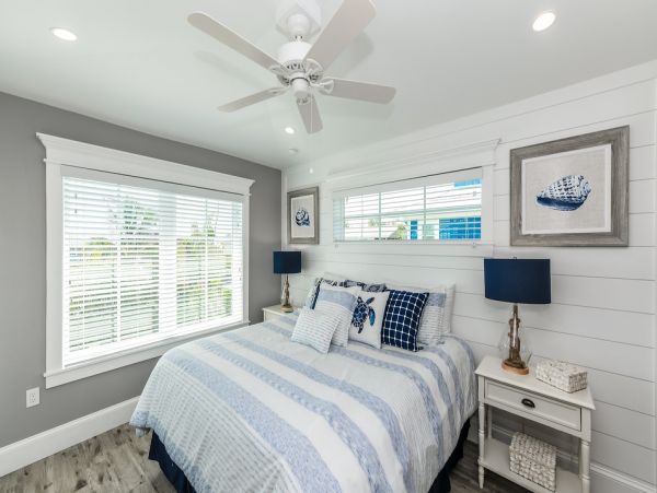 Anna Maria Vacation Pool Home Five Bedroom Walk to Beach
