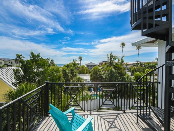 Anna Maria Vacation Pool Home Five Bedroom Walk to Beach