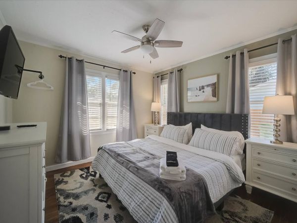 Beautiful Home Minutes from Downtown Dining, Shopping & Nightlife Sarasota