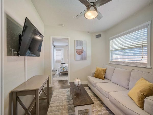 Beautiful Home Minutes from Downtown Dining, Shopping & Nightlife Sarasota