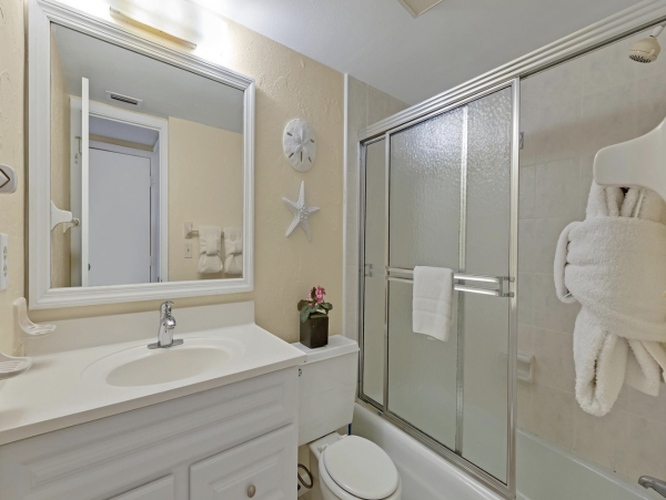 Charming Siesta Key Rental Stroll to Beach!