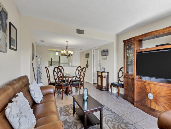 Charming Siesta Key Rental Stroll to Beach!