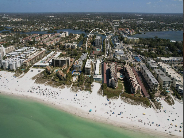 Charming Siesta Key Rental Stroll to Beach!
