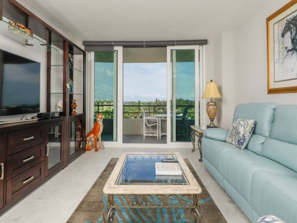 Siesta Key 2 Bedroom Condo Short Walk to Beach