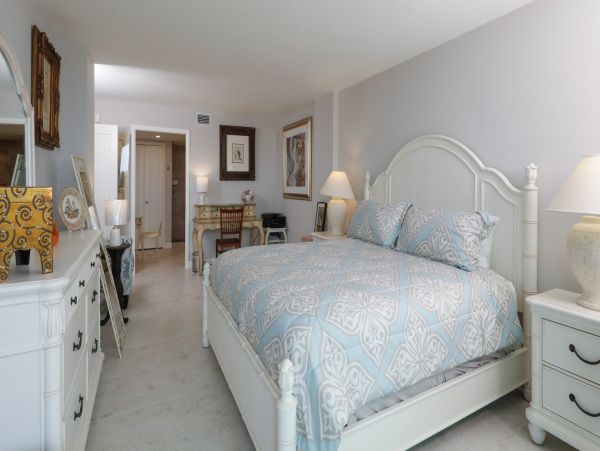 Siesta Key 2 Bedroom Condo Short Walk to Beach