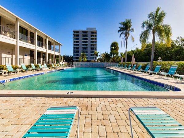 Siesta Key 2 Bedroom Condo Short Walk to Beach
