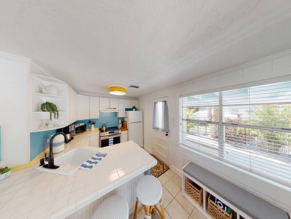One Bedroom Longboat Key Cottage Sleeps 4 Club Access