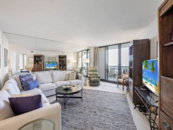 Luxury Vacation Condo in Marco Island with Great Views & Pool