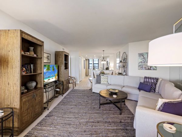 Luxury Vacation Condo in Marco Island with Great Views & Pool