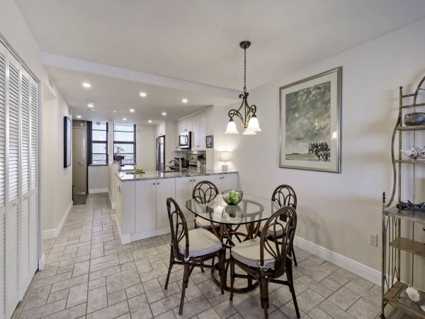 Luxury Vacation Condo in Marco Island with Great Views & Pool