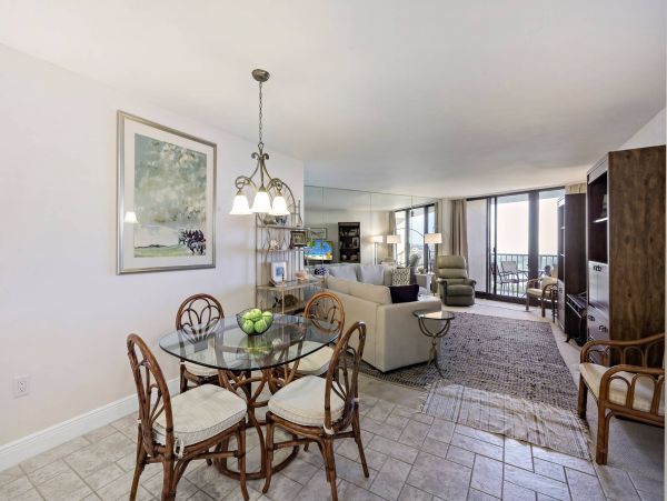 Luxury Vacation Condo in Marco Island with Great Views & Pool