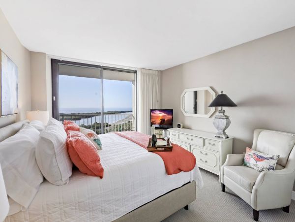 Luxury Vacation Condo in Marco Island with Great Views & Pool