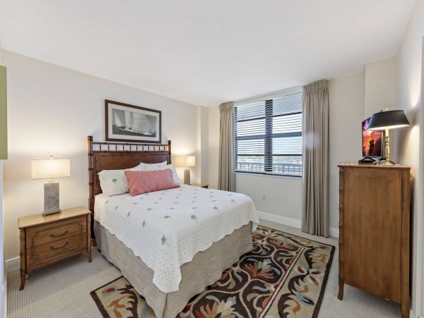 Luxury Vacation Condo in Marco Island with Great Views & Pool