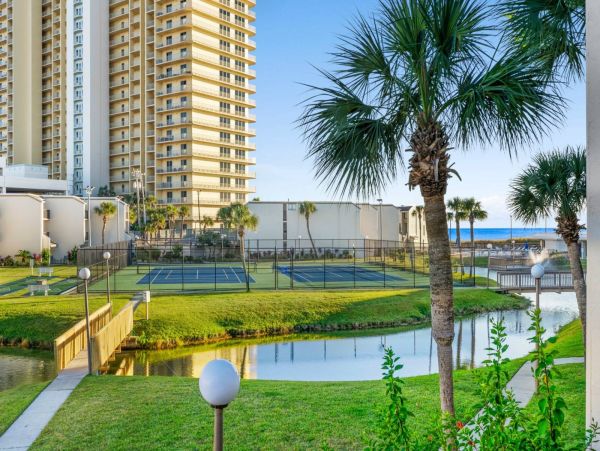Three Bedroom Unit with the Perfect Location for a Family Vacation