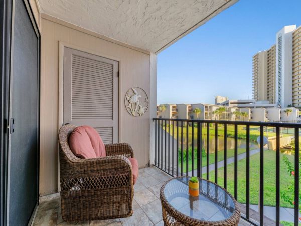 Three Bedroom Unit with the Perfect Location for a Family Vacation