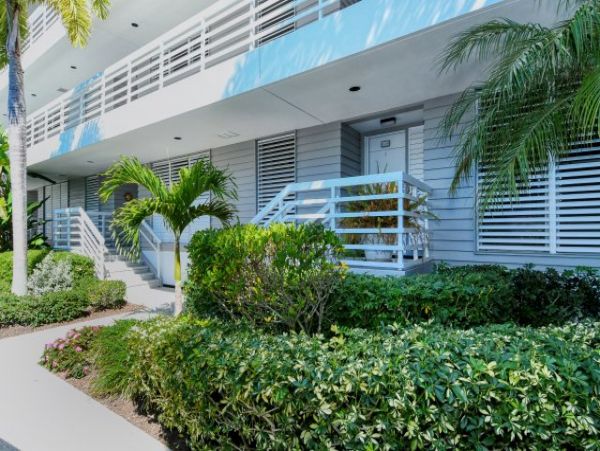 Walk to the Beach Longboat Condo with Bay Views