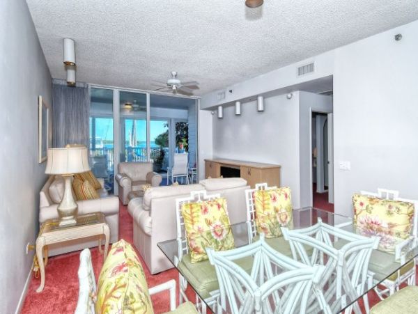 Walk to the Beach Longboat Condo with Bay Views
