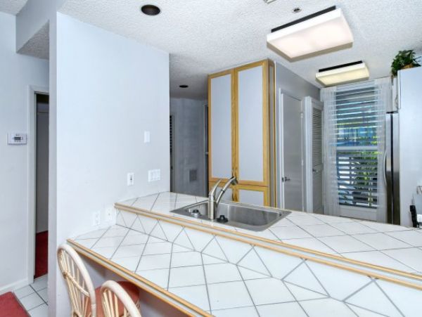 Walk to the Beach Longboat Condo with Bay Views
