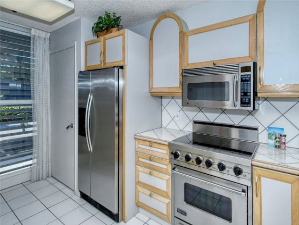 Walk to the Beach Longboat Condo with Bay Views