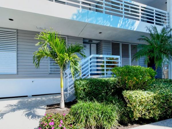 Walk to the Beach Longboat Condo with Bay Views