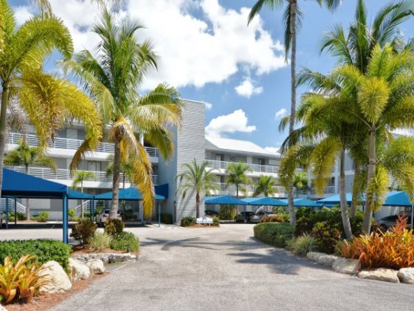 Walk to the Beach Longboat Condo with Bay Views