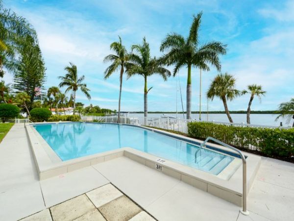Walk to the Beach Longboat Condo with Bay Views
