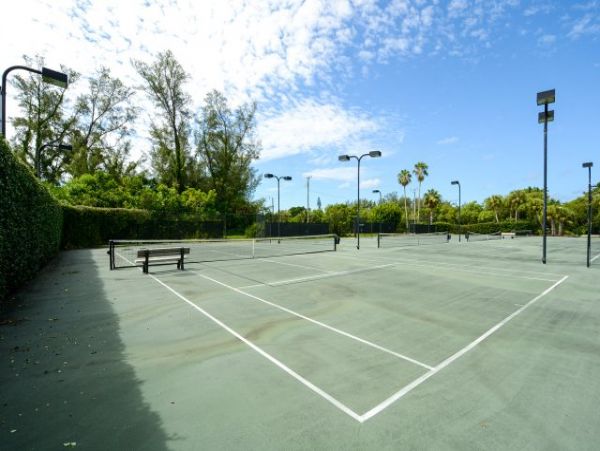 Walk to the Beach Longboat Condo with Bay Views