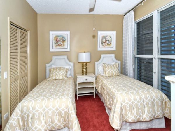Walk to the Beach Longboat Condo with Bay Views