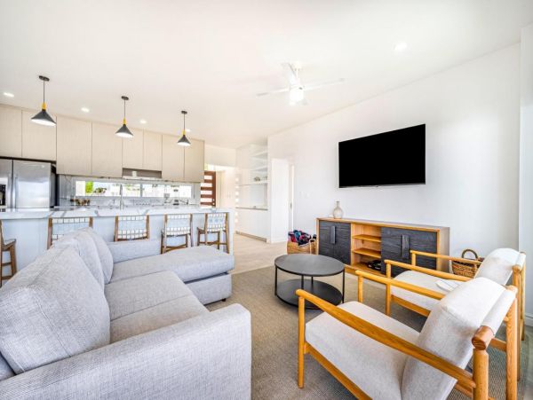 Tranquil Five Bedroom Townhome with Shared Pool & Spa in Playa Avellana