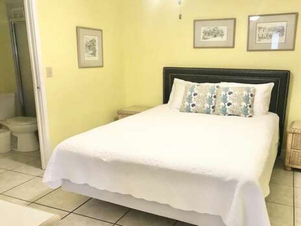 Three Bedroom Beachfront Condo In St. Thomas