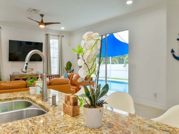 Cape Coral Pool Home For your Next Vacation