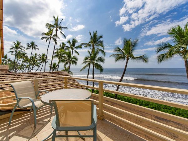 Oceanfront Lahaina Vacation Condo Four Bedroom