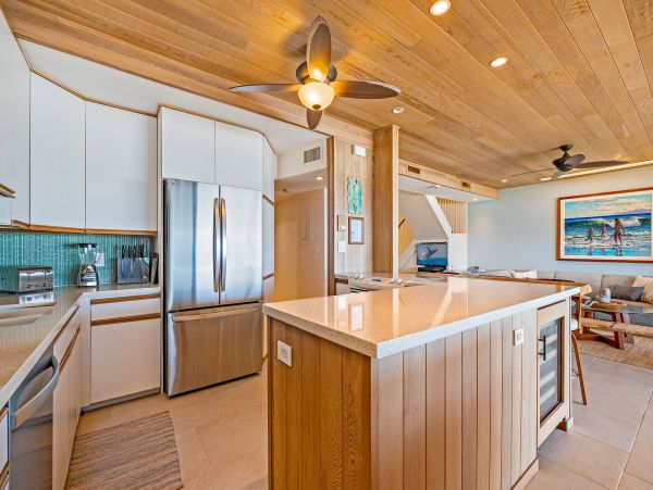 Oceanfront Lahaina Vacation Condo Four Bedroom