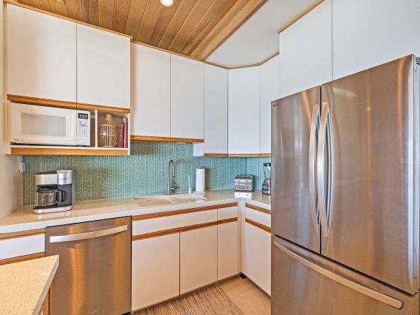 Oceanfront Lahaina Vacation Condo Four Bedroom