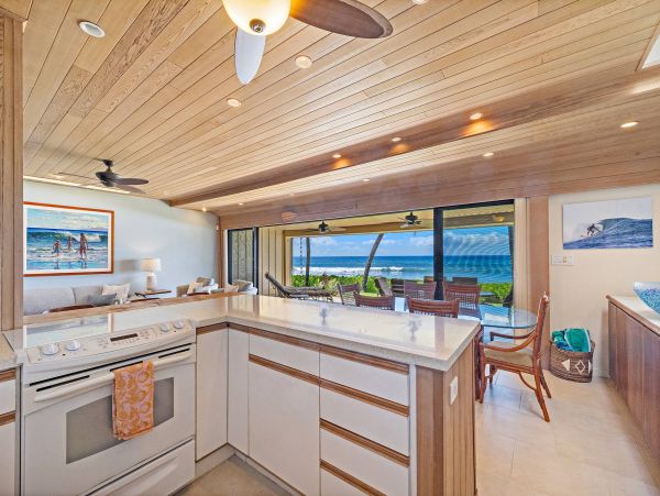 Oceanfront Lahaina Vacation Condo Four Bedroom