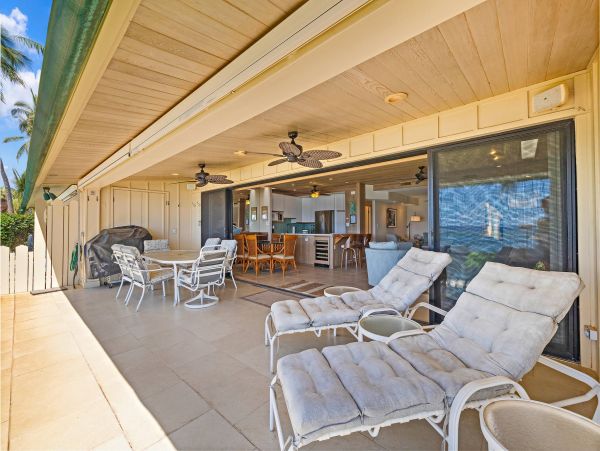 Oceanfront Lahaina Vacation Condo Four Bedroom