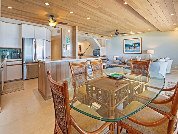 Oceanfront Lahaina Vacation Condo Four Bedroom
