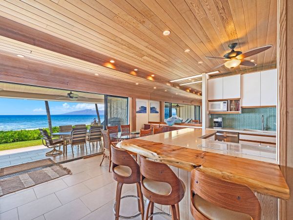 Oceanfront Lahaina Vacation Condo Four Bedroom